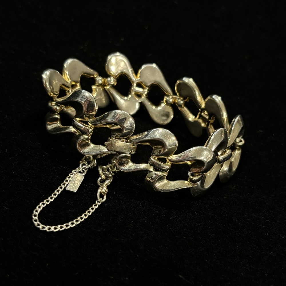 Vintage MONET signed Retro Gold Tone Wavy metal linked safety chain Bracelet